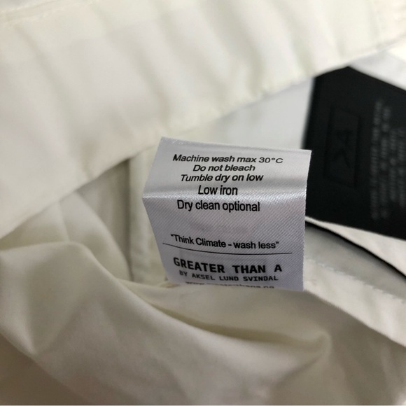 NWT Greater Than A White Bomber Jacket Lightweight Black Contrast Hardware sz M - Picture 12 of 12